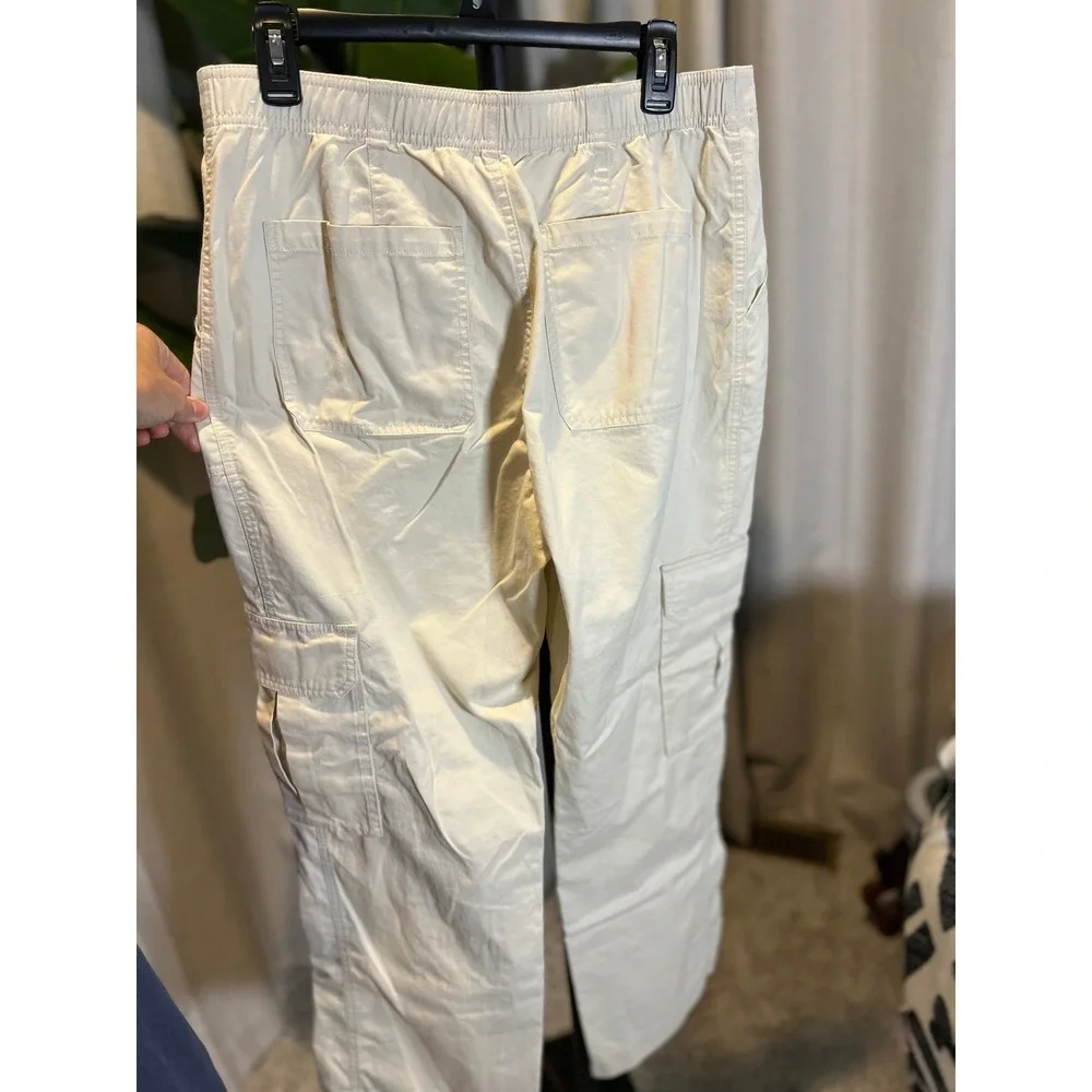 Abercrombie & Fitch Women Cream Straight Leg Cargo Pants Size 31 12 Elastic Back